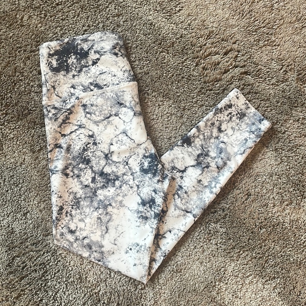 Women’s Balance Collection Leggings. Size Large. Dark Gray/Black and White.